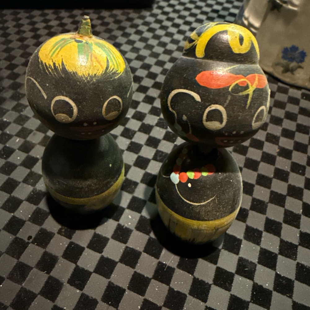 Small wooden hand painted bobble head figures approximately 2 inches high